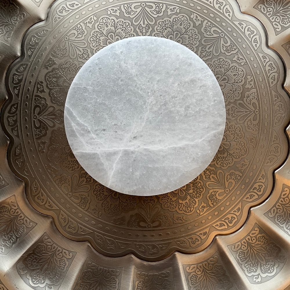 Large selenite charger - Picture 3 of 7